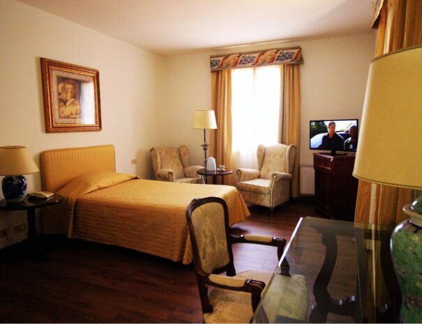 camera4_villamontanarini